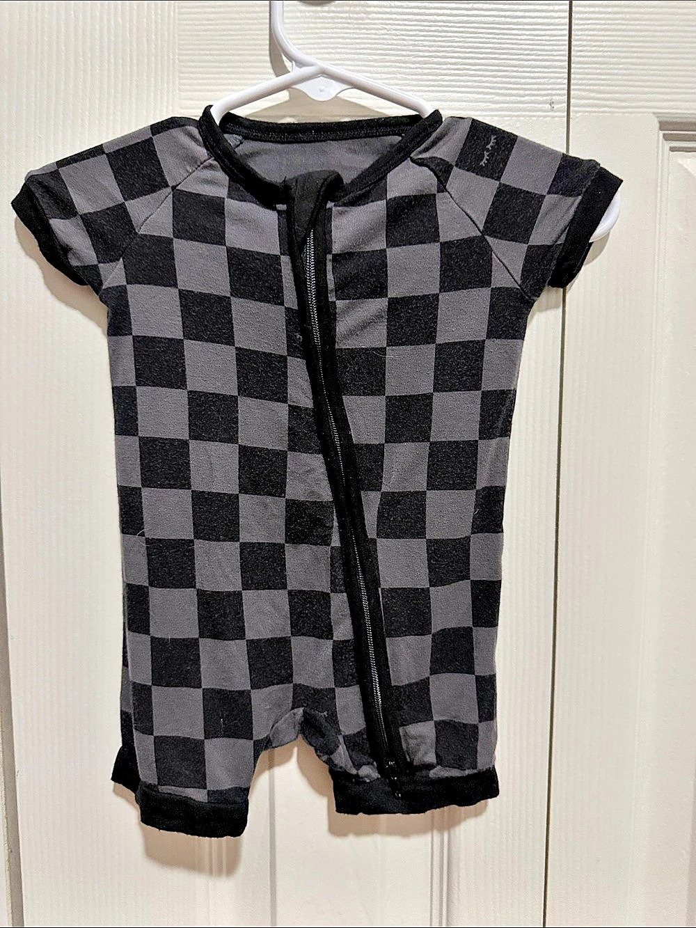 Monochrome checks shorty zippy Little Sleepies 0-3m
Normal dark colored wash we